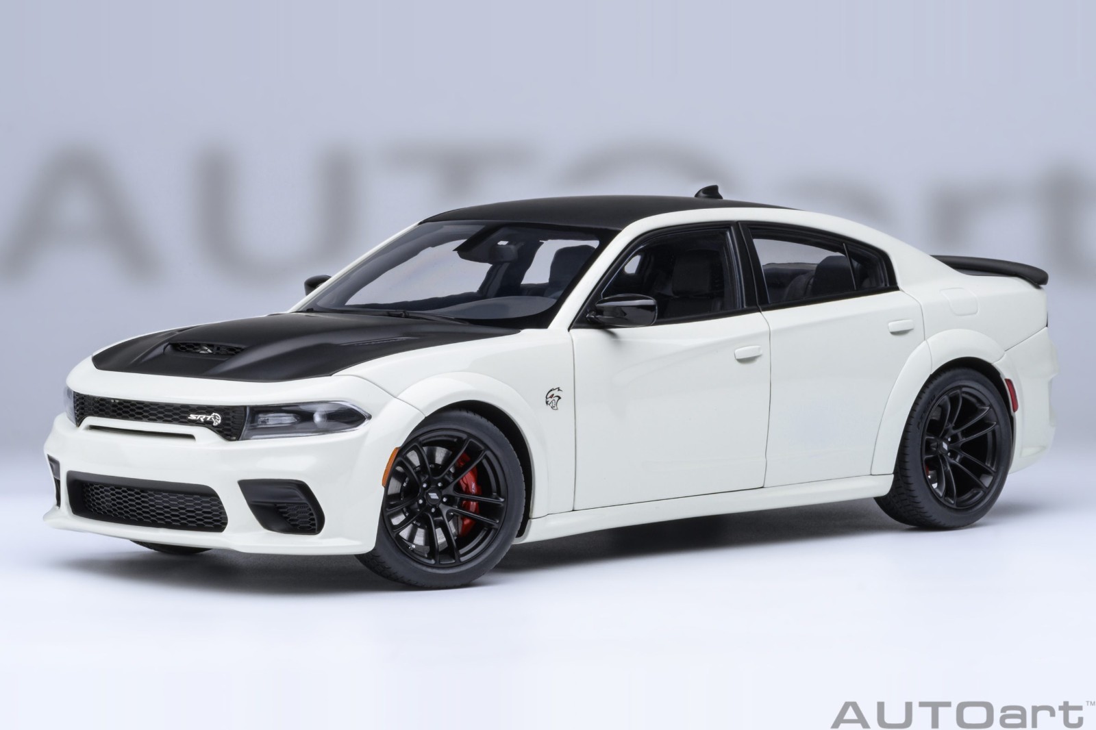 DODGE CHARGER SRT HELLCAT REDEYE JAILBREAK KNUCKLE WHITE 1/18 BY AUTOART 71751