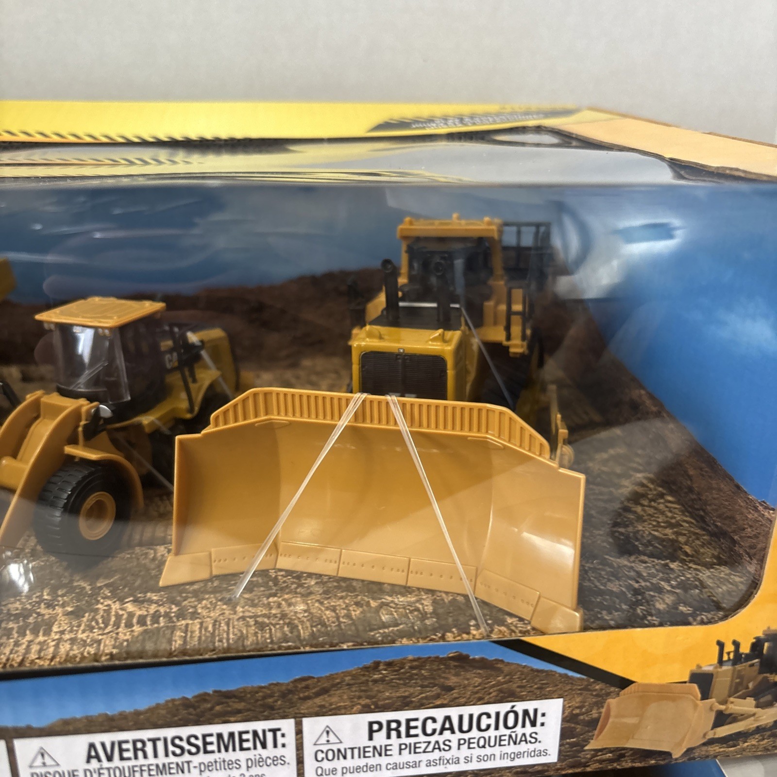 Diecast Masters 1:64 CATERPILLAR Metal Construction Trucks 2 Sets Of 4 – SEALED