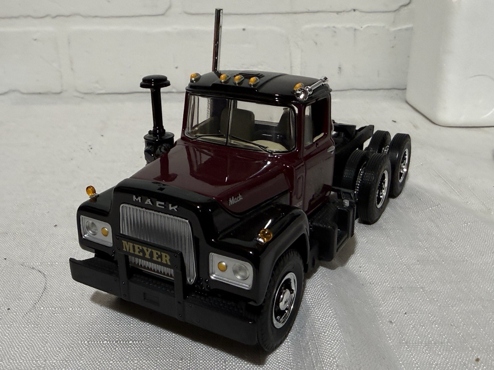 First Gear 19-2629 Ray Meyer Mack R-Model Tractor with 35′ Box Trailer NIB