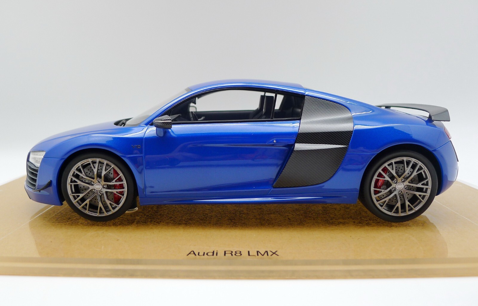 1 /18 Audi R8 LMX Blue Color Resin Model car By DNA Collectibles
