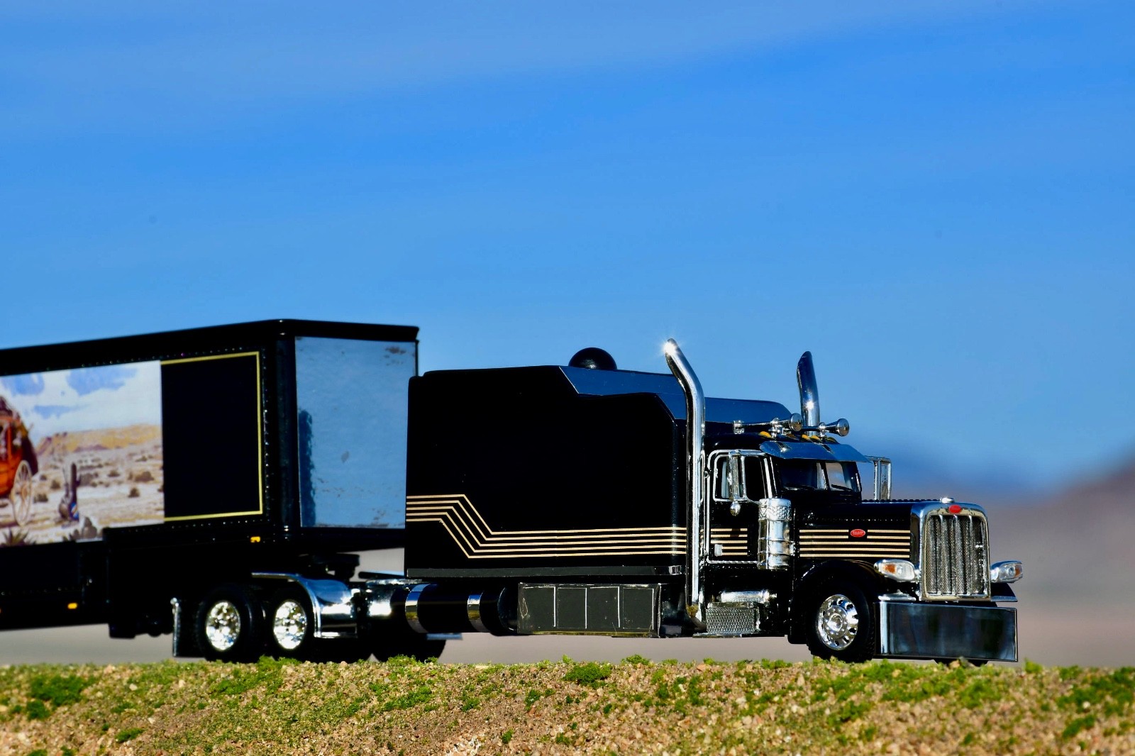 1/64 DCP Smokey and the Bandit Peterbilt 389 with standup custom built sleeper