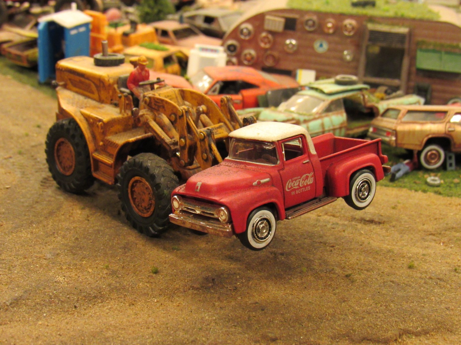 CUSTOM BUILT WEATHERED RUSTY JUNK PARTS YARD 1956 FORD COKE COLA TRUCK 1:64/
