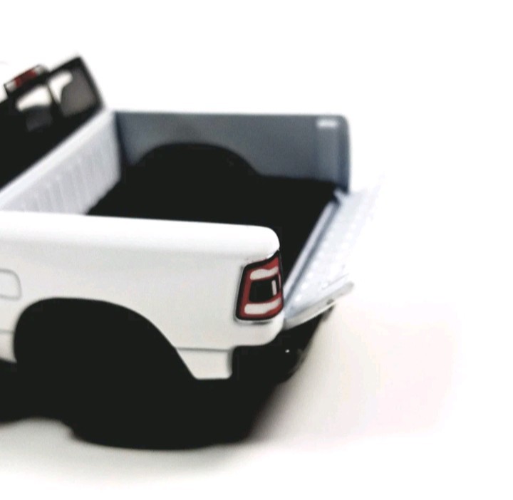 ⚪5413D Kinsmart 1:46 Scale 2019 Dodge Ram 1500 Diecast Pickup Truck – White