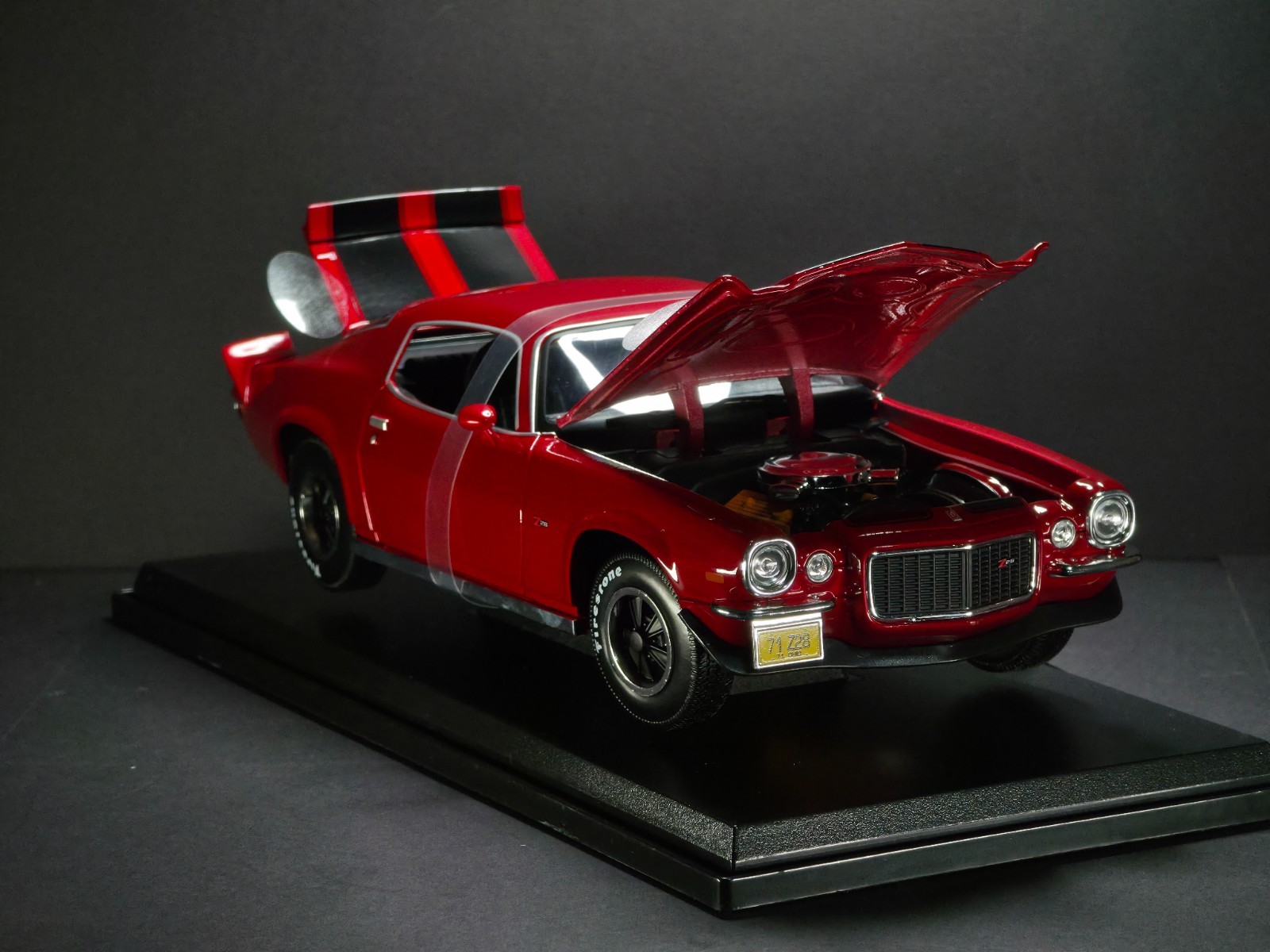 1971 Chevrolet Camaro 1:18 Maisto Exclusive Style Special Edition – Red