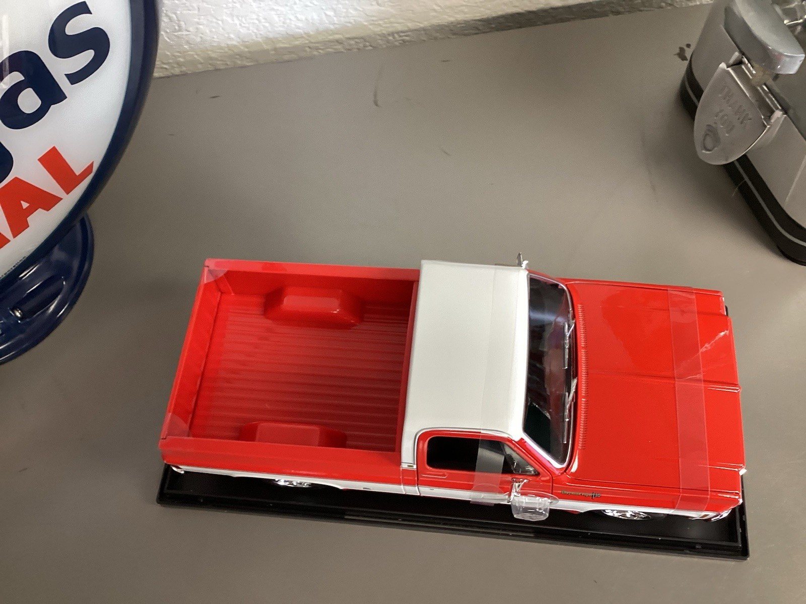Maisto 1974 Chevrolet C/10 Cheyenne Super Red 1:18 Scale Special Edition Diecast