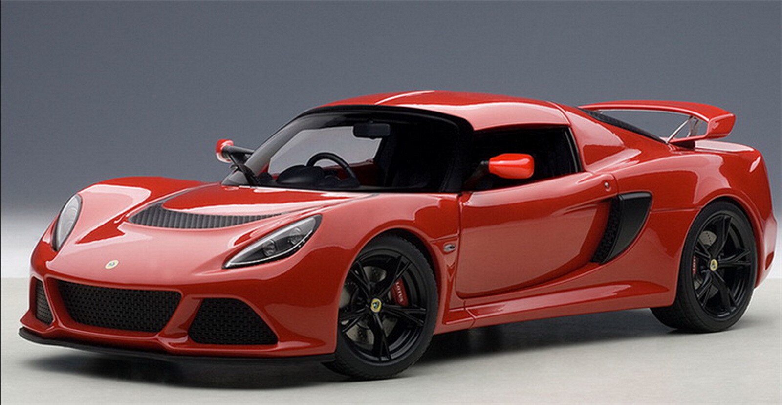 AUTOart 1:18 Lotus Exige S Red Diecast Model Car – Collect NIB Gift for Car Fans