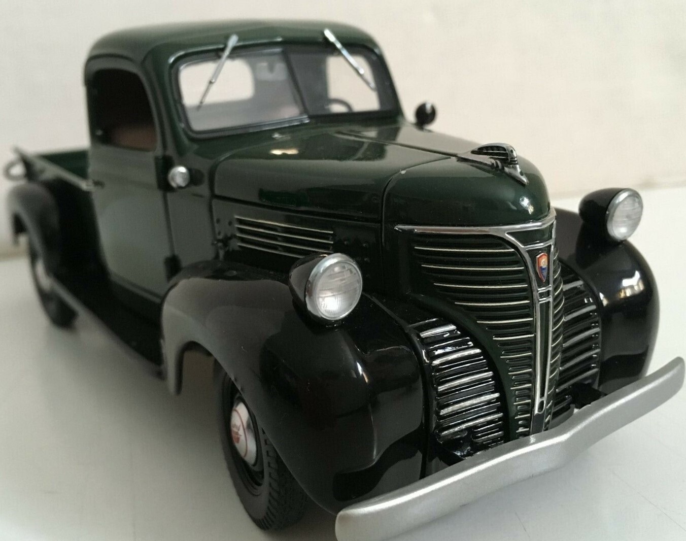 Plymouth Ram Pickup Truck Vintage Classic Built Metal 1 24 Model12Promo18