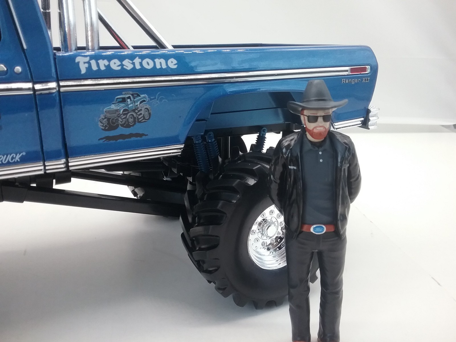 Rare Bob Chandler Figurines Edition Bigfoot #1 Monster Truck 48 Inch tires 1:18