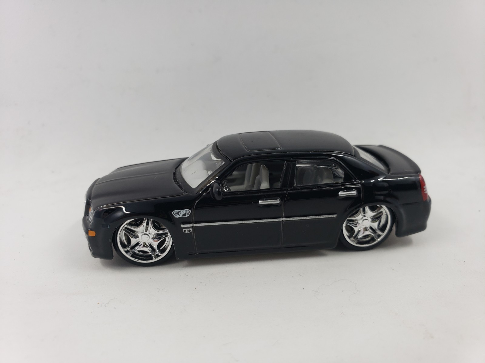 1/64 Maisto Playerz 2005 Chrysler 300C HEMI LOOSE