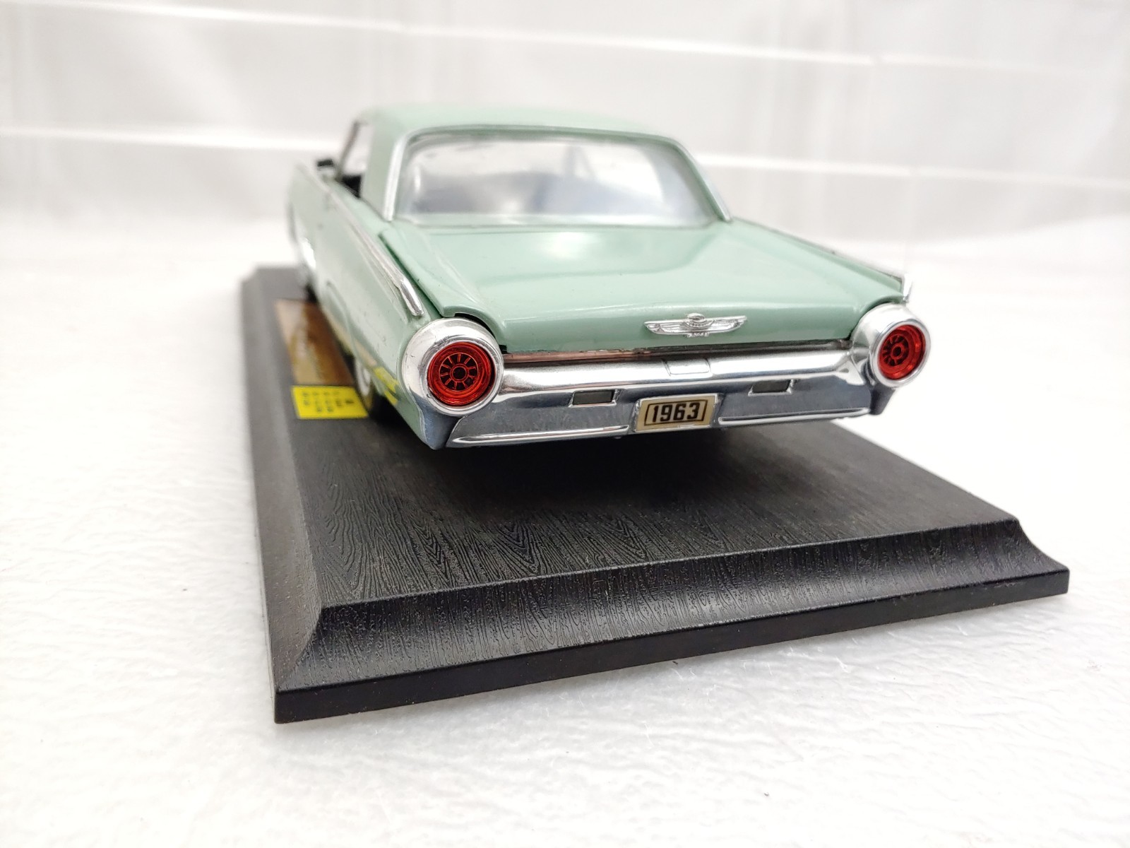 Anson 1963 Ford Thunderbird 1/18 Die-Cast Automobile with Stand