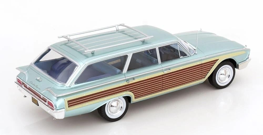 Ford LTD Country Squire Blue 1960 1:18 Scale Model Car Group MCG18049