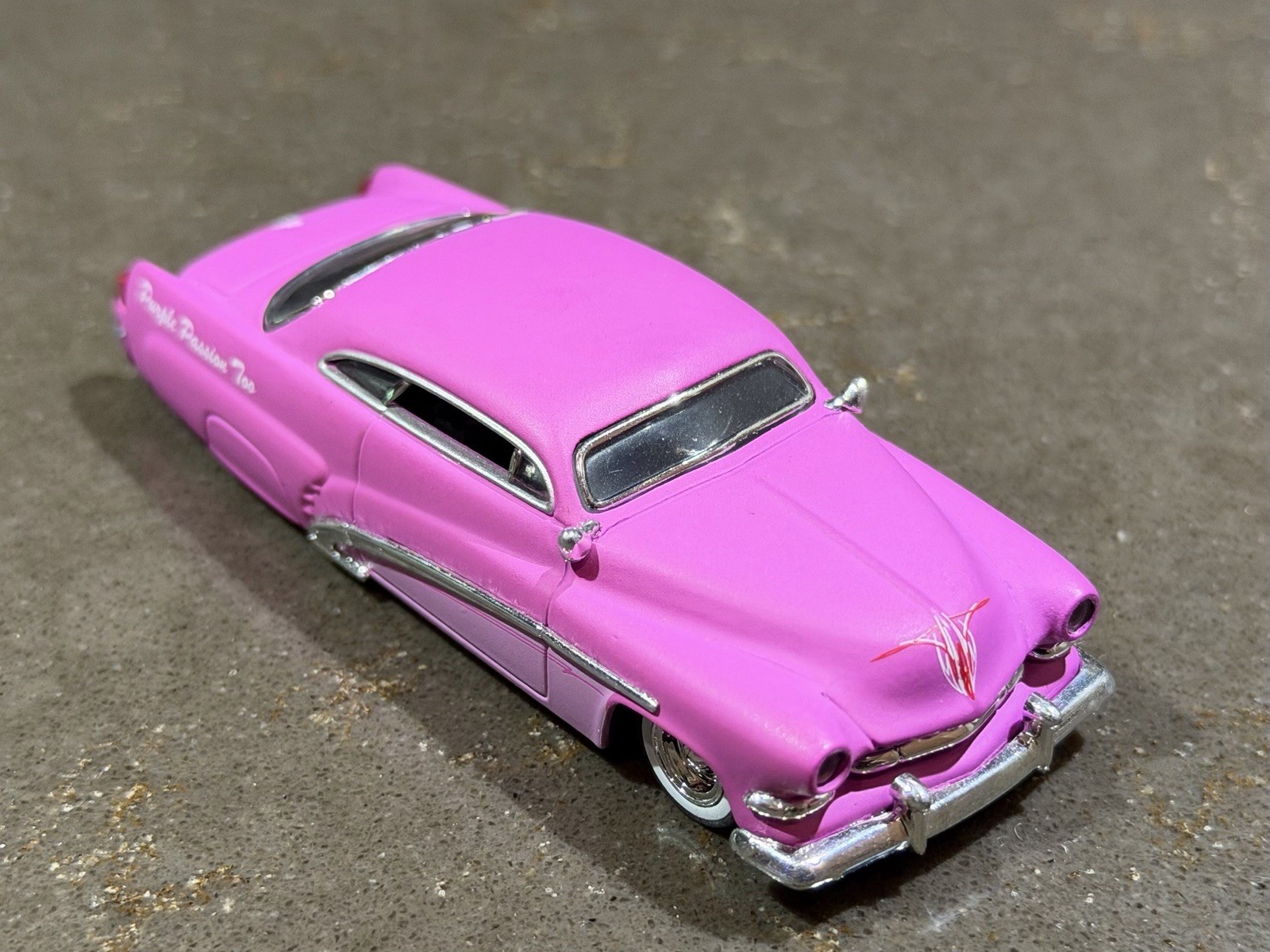 Hot Wheels 100% ROD & CUSTOM 51 MERC 1:64