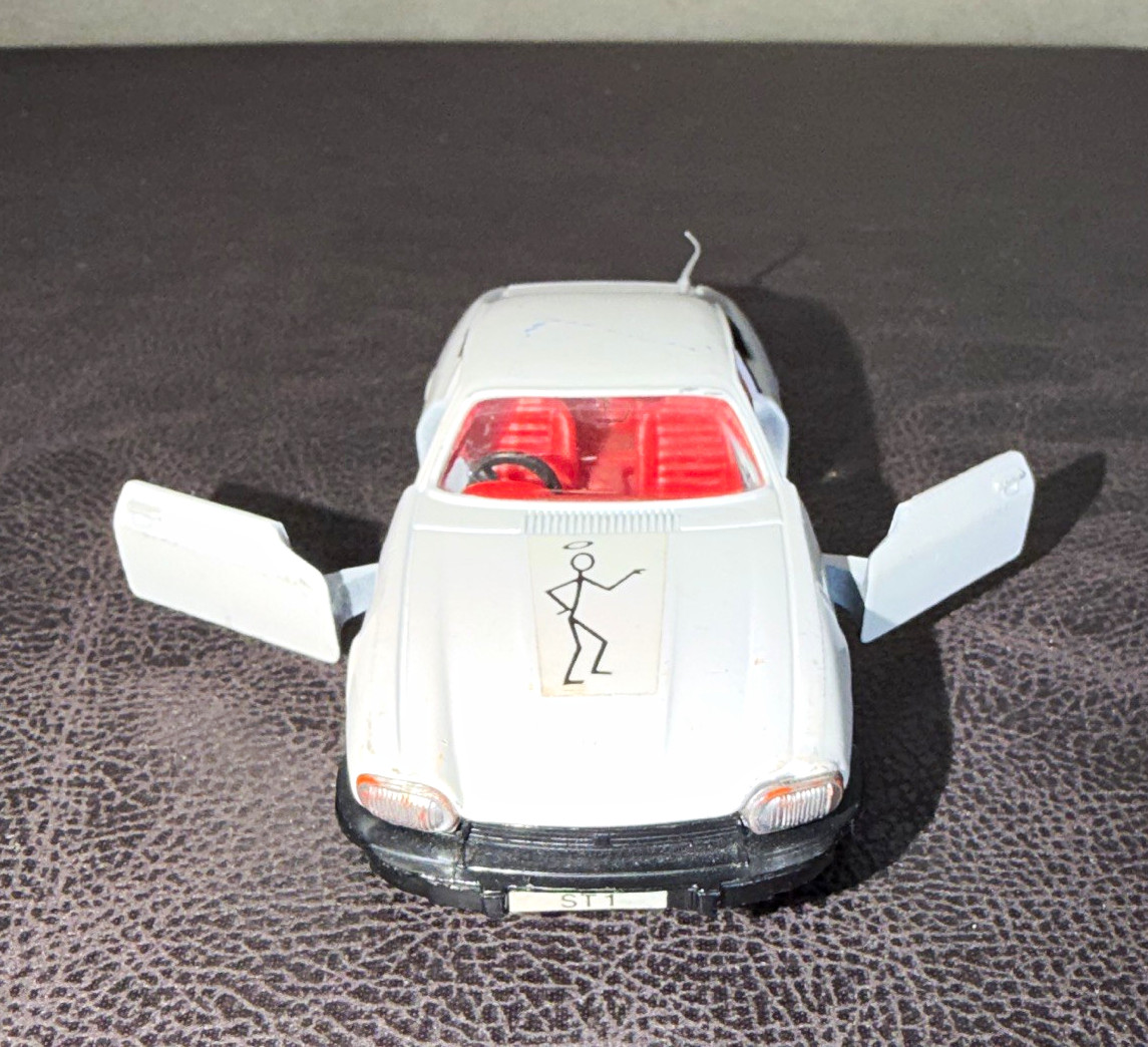 Corgi Jaguar XJS Diecast Model Car White w/ Opening Doors Red Interior