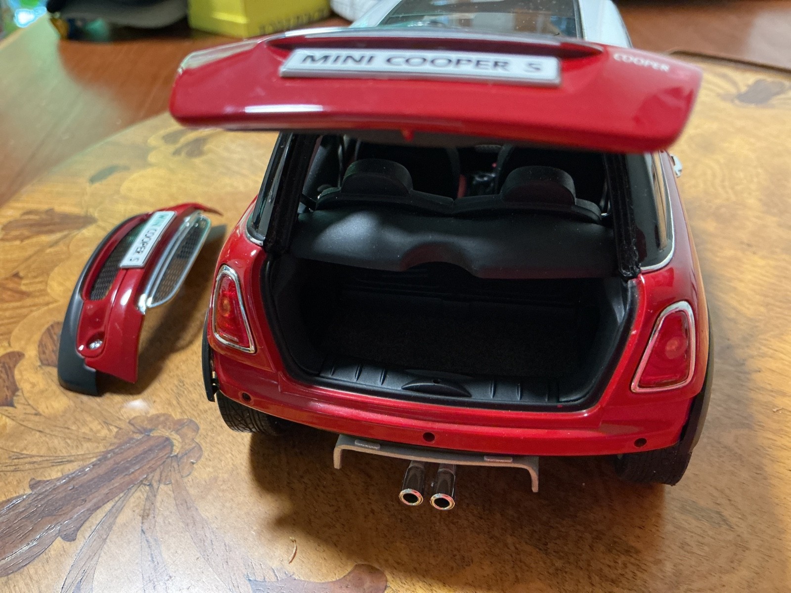 Mini Cooper 1:18 scale 2006 Red Diecast For Repair only