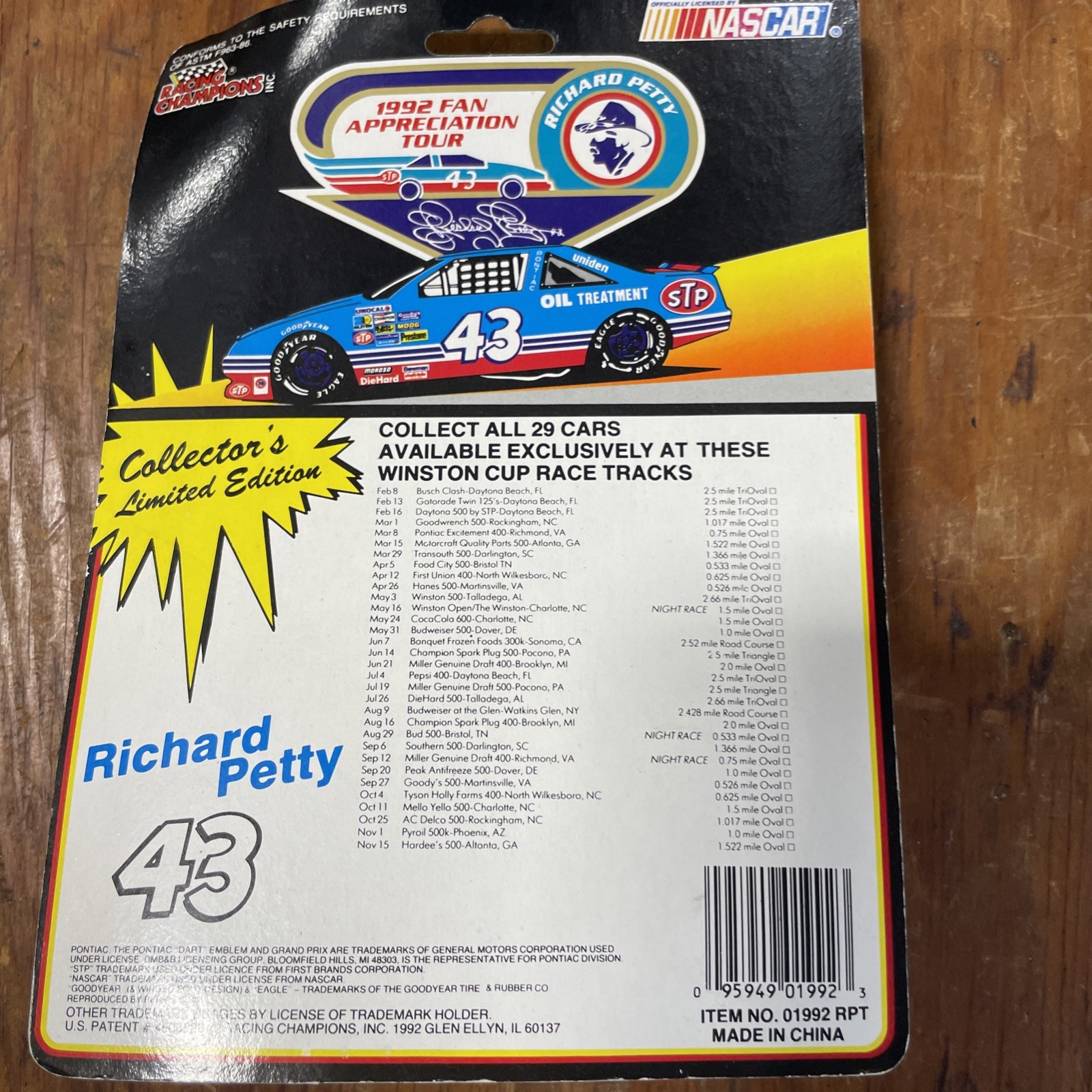 Racing Champion Richard Petty 1992 1:64 Track “Bristol International Raceway”