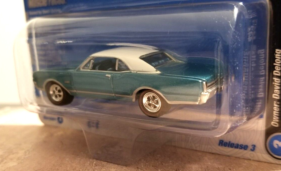 Johnny Lightning 1967 Oldsmobile 442 W-30 Diecast 1:64 Car VerA Rel3 #3 MCACN