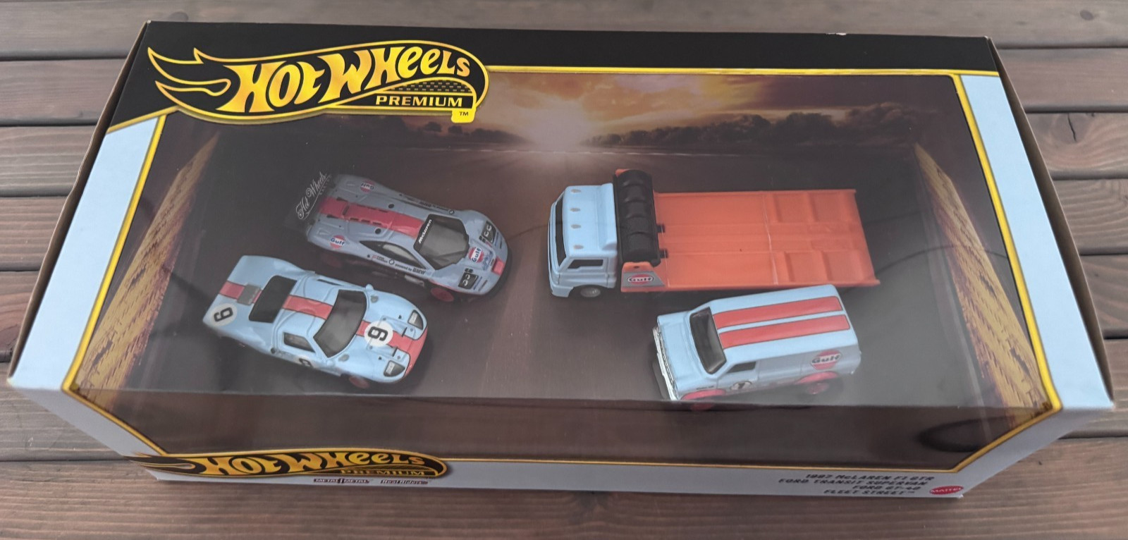 Hot Wheels Premium GULF Diorama Set McLaren F1 Ford GT-40 Supervan Fleet Street