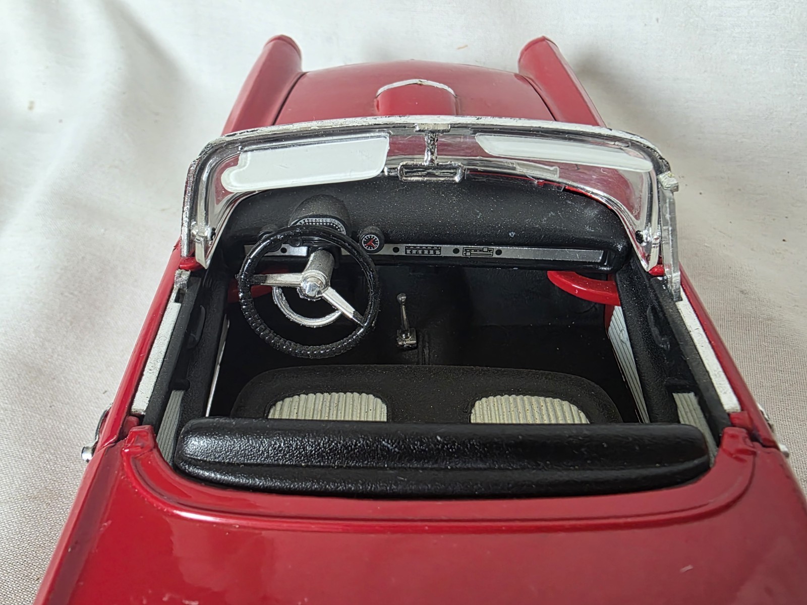 Road Tough – 1:18 Scale 1955 Red Tbird Removable Hard Top Convertible P24
