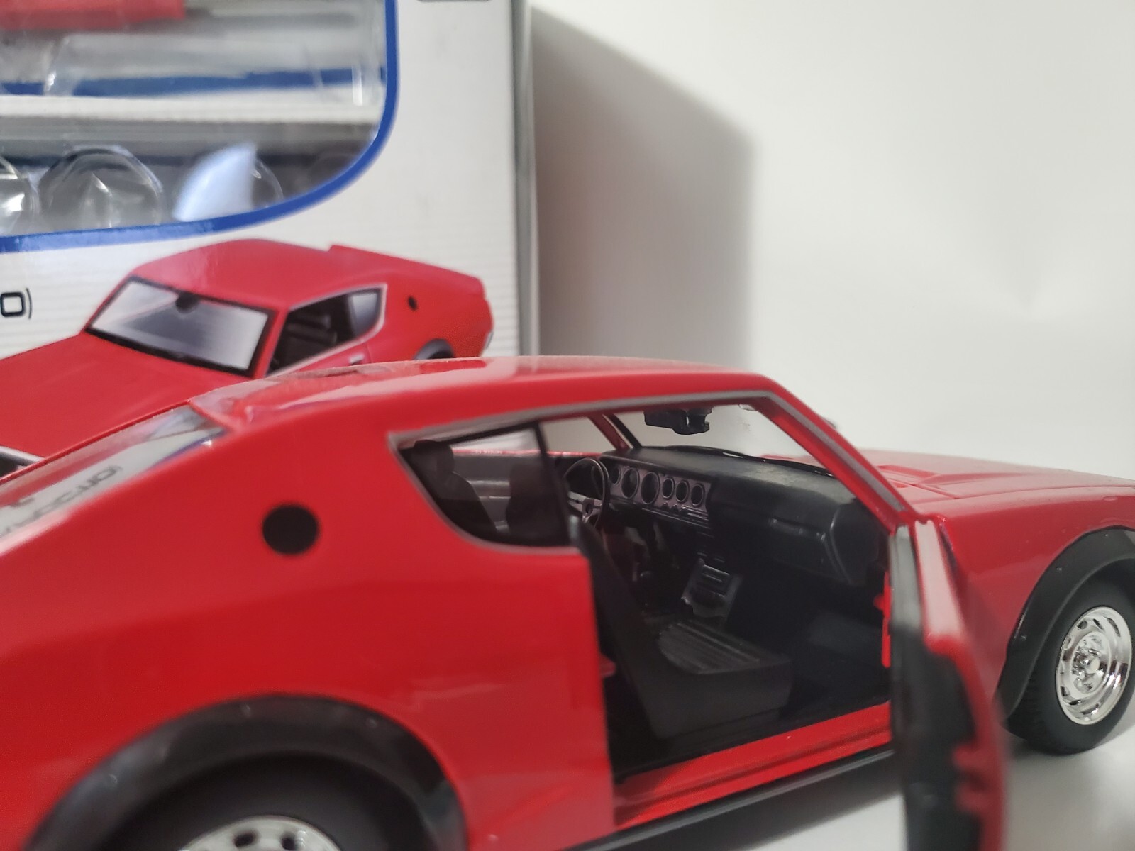 1-24 Maisto Assembly Line Die Cast Metal 73 Nissan Skyline New Build Super Nice
