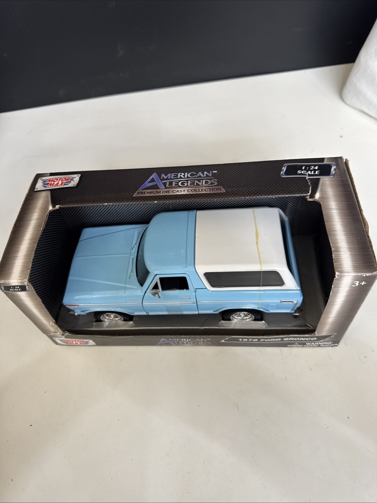 1978 Ford Bronco Light Blue and White “AMERICAN Legends” Series 1/24 MOTOR MAX