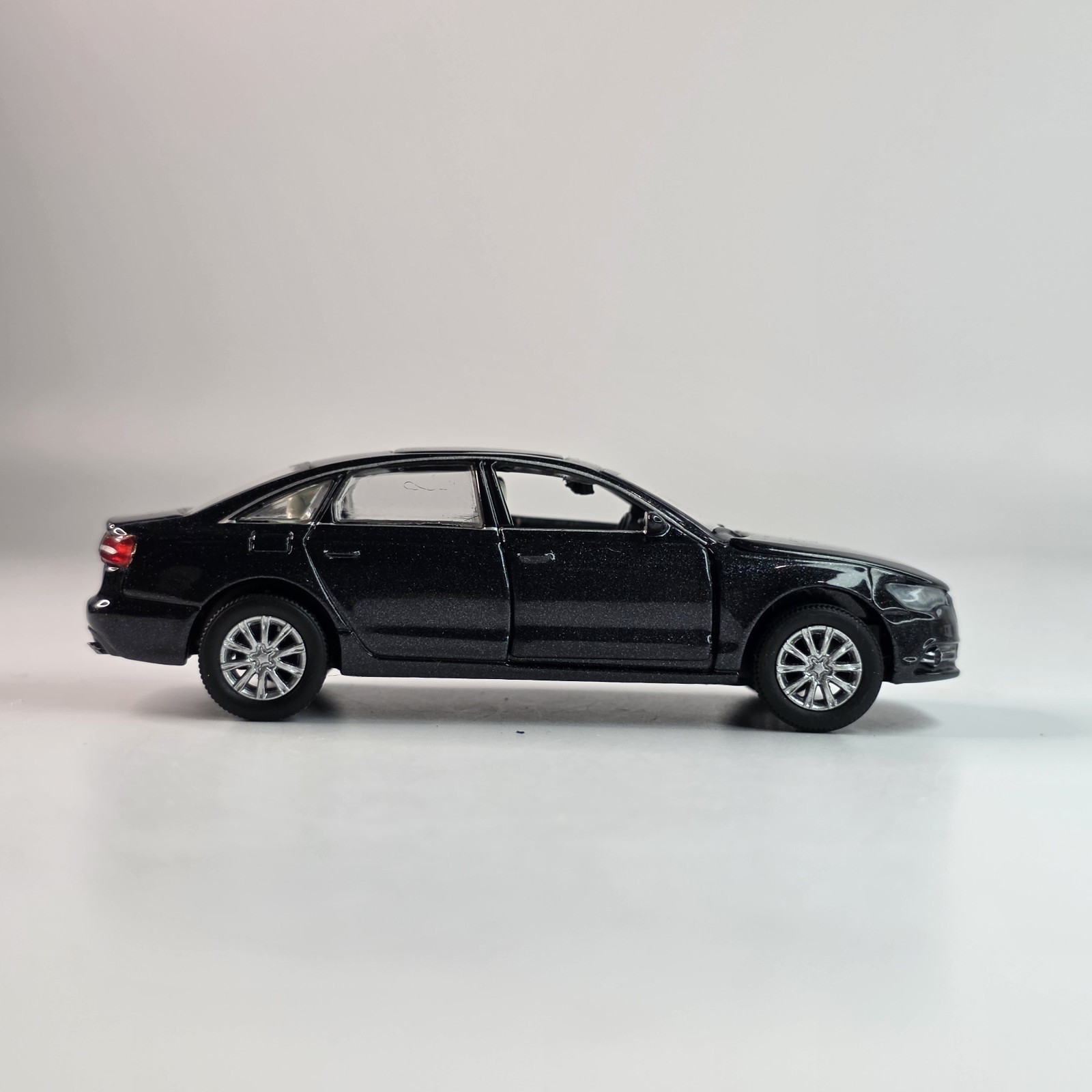 1:64 Era CAR 05 – Audi A6L Black