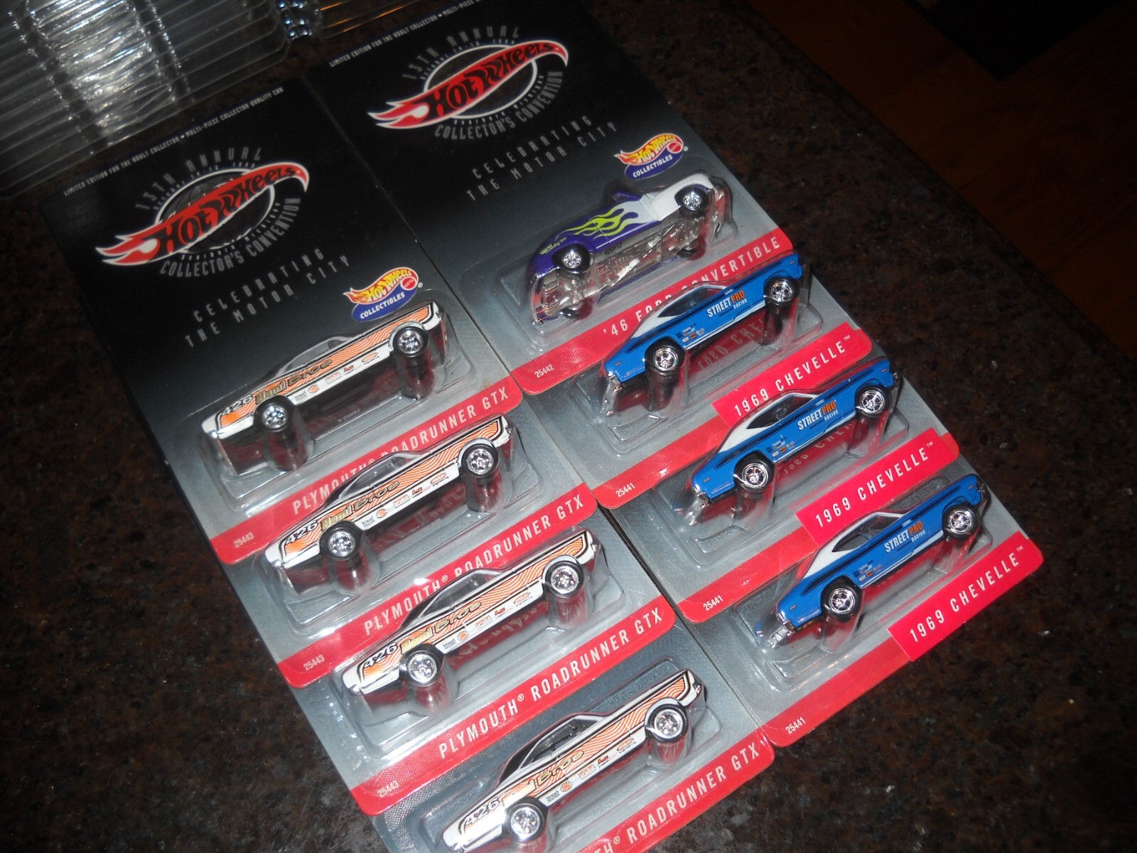 😛😛😛HOT WHEELS 13tH ANNUAL COLLECTOR’S CONVENTION*LOT of 8**SEE BELOW**😛😛😛