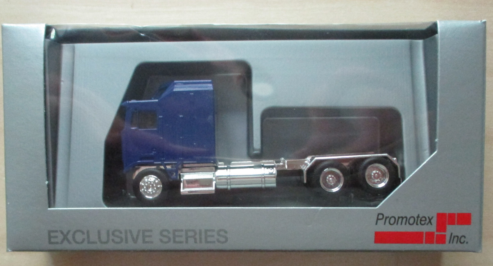 Blue Kenworth K100 w 1-Bar Grill & X-Long Chrome Promotex 1/87 HO Scale 35260