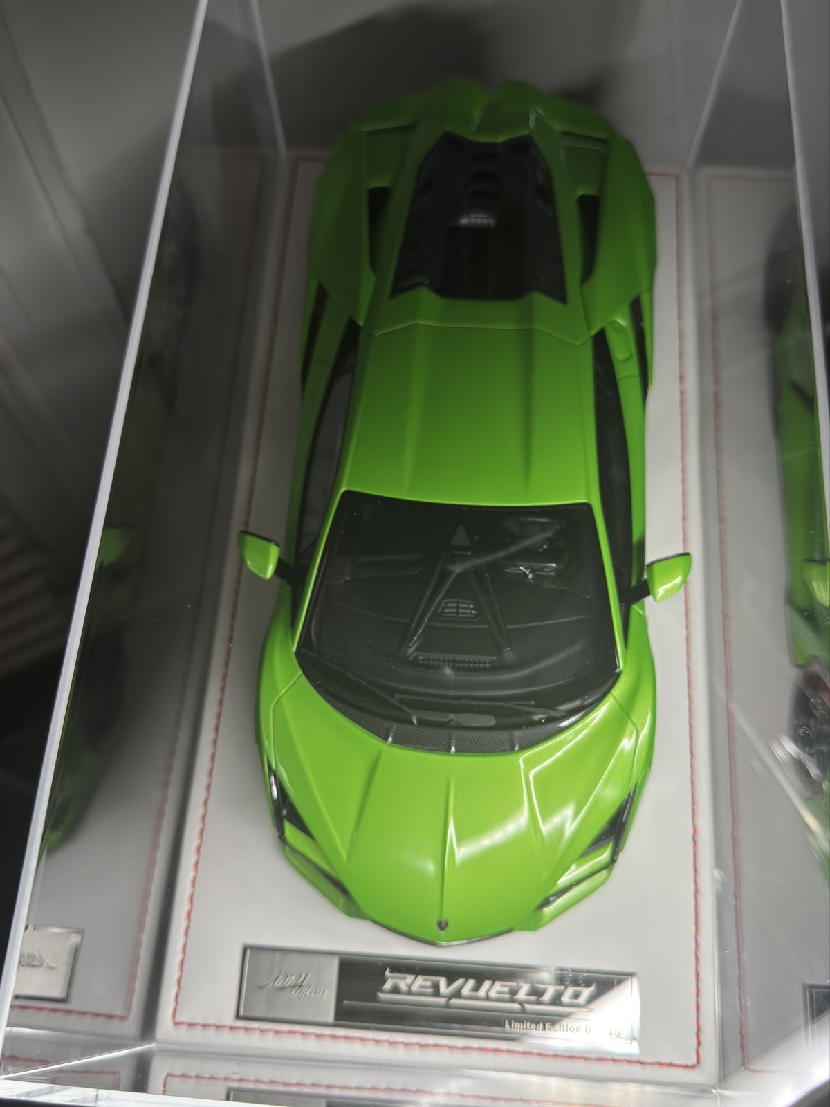 1/18 Ivy Models Lamborghini Revuelto in Green Leather Base 40 pcs