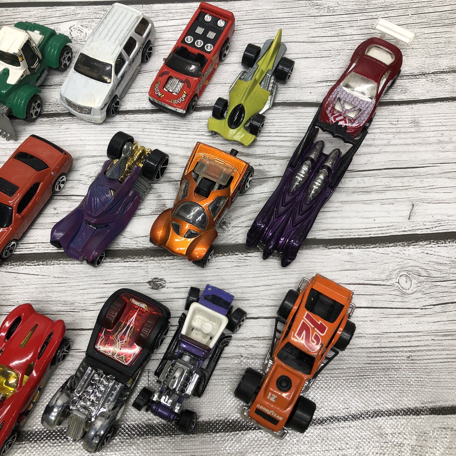 MIXED LOT OF 21 LOOSE Hot Wheels plus Other Cars