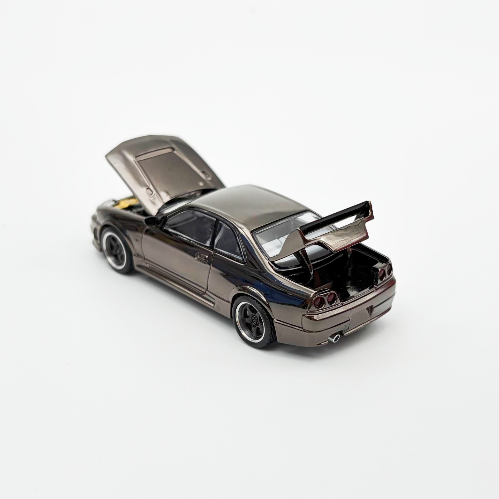 Pop Race 1:64 Nissan Skyline GT-R R33 Dark Chrome – PRDC003