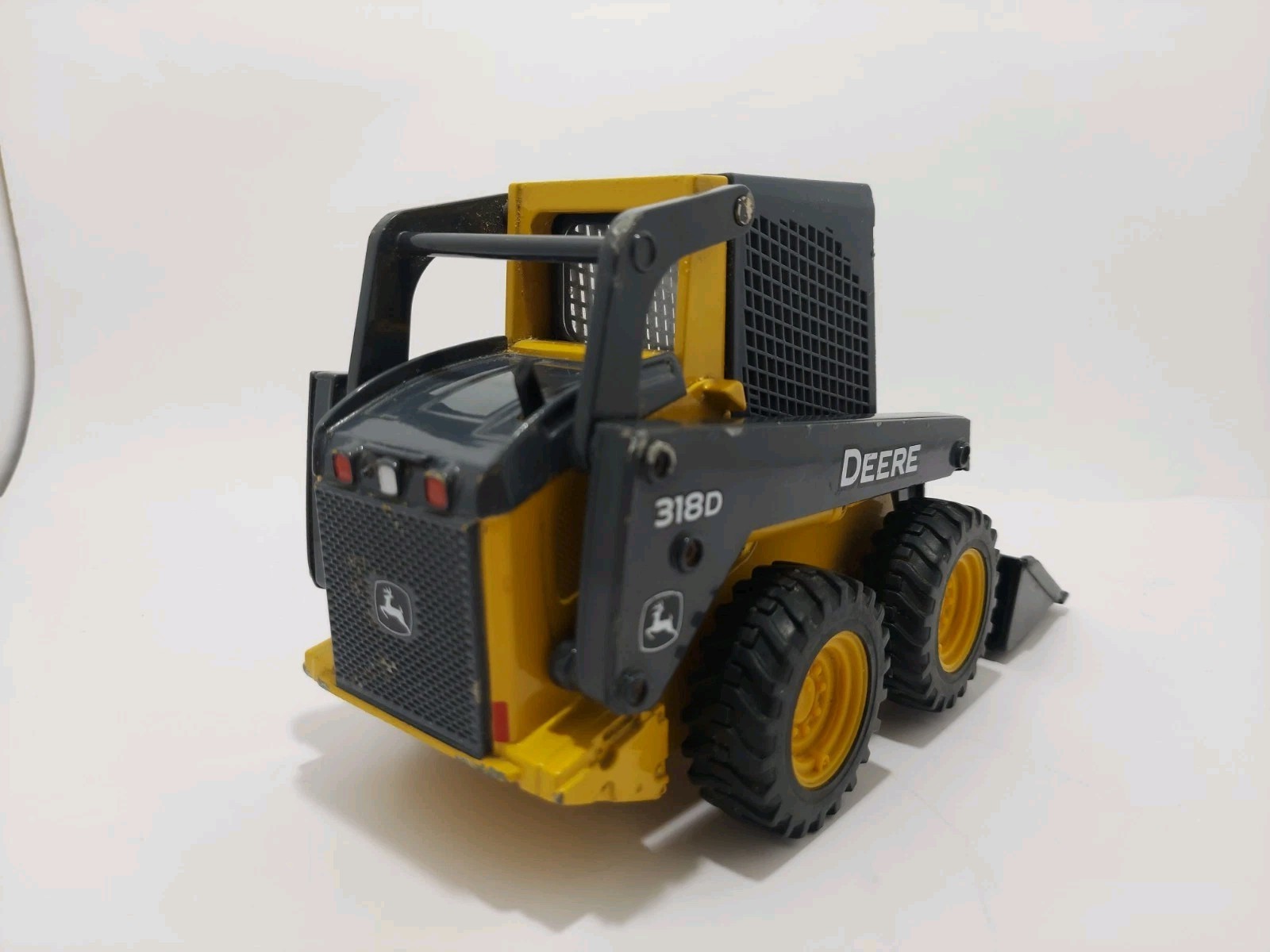 John Deere 318d Skid Steer Loader Diecast Toy Ertl 1/16