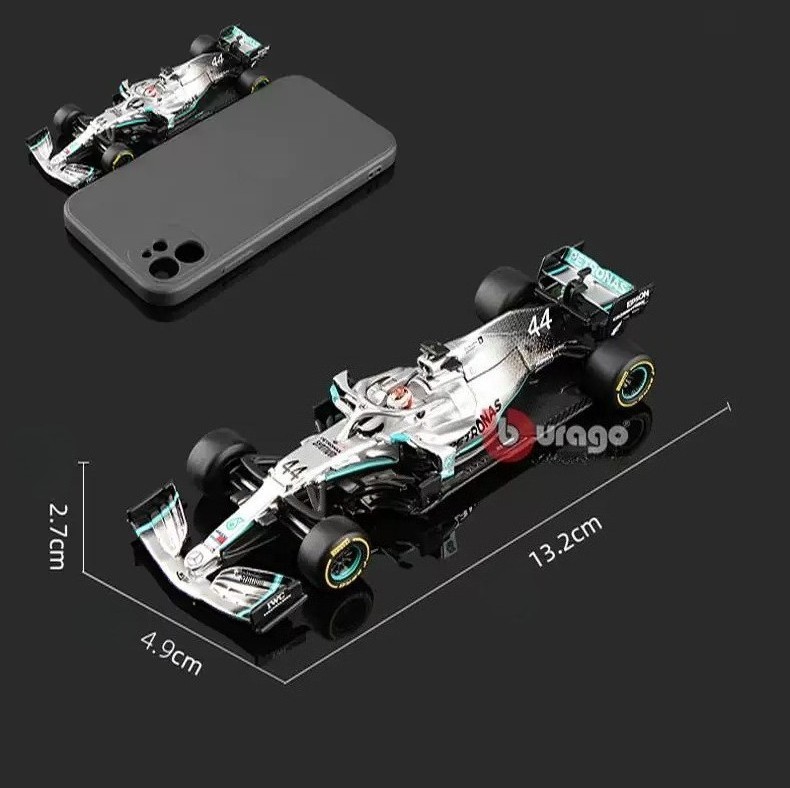 BBurago 1:43 MERCEDES AMG F1 W10 EQ POWER+ #44 Lewis Hamilton Helmet Edition