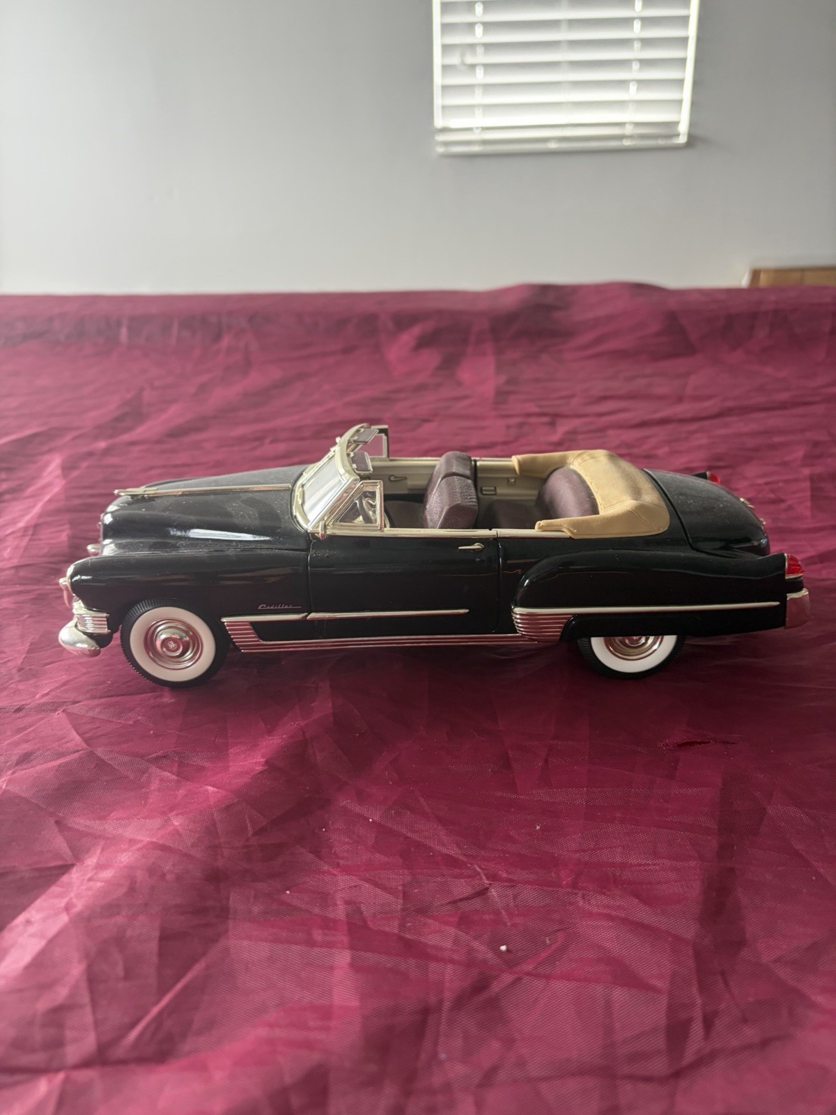 Black/Tan Diecast Convertible Car Model Open-Top Opening Hood Doors 1:18