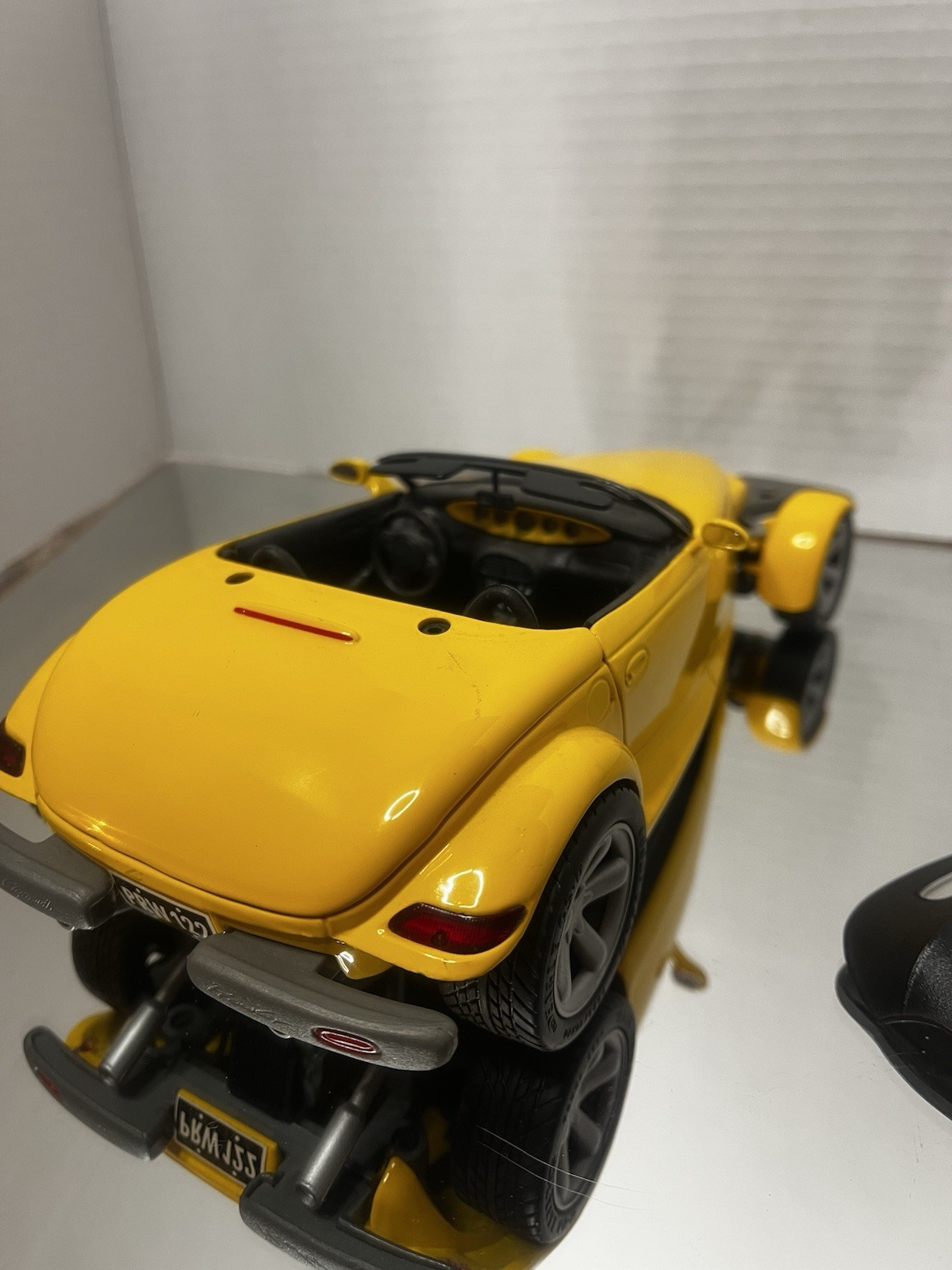 Anson 1:18 1999 Plymouth Prowler Yellow Diecast Convertible – Removable Top