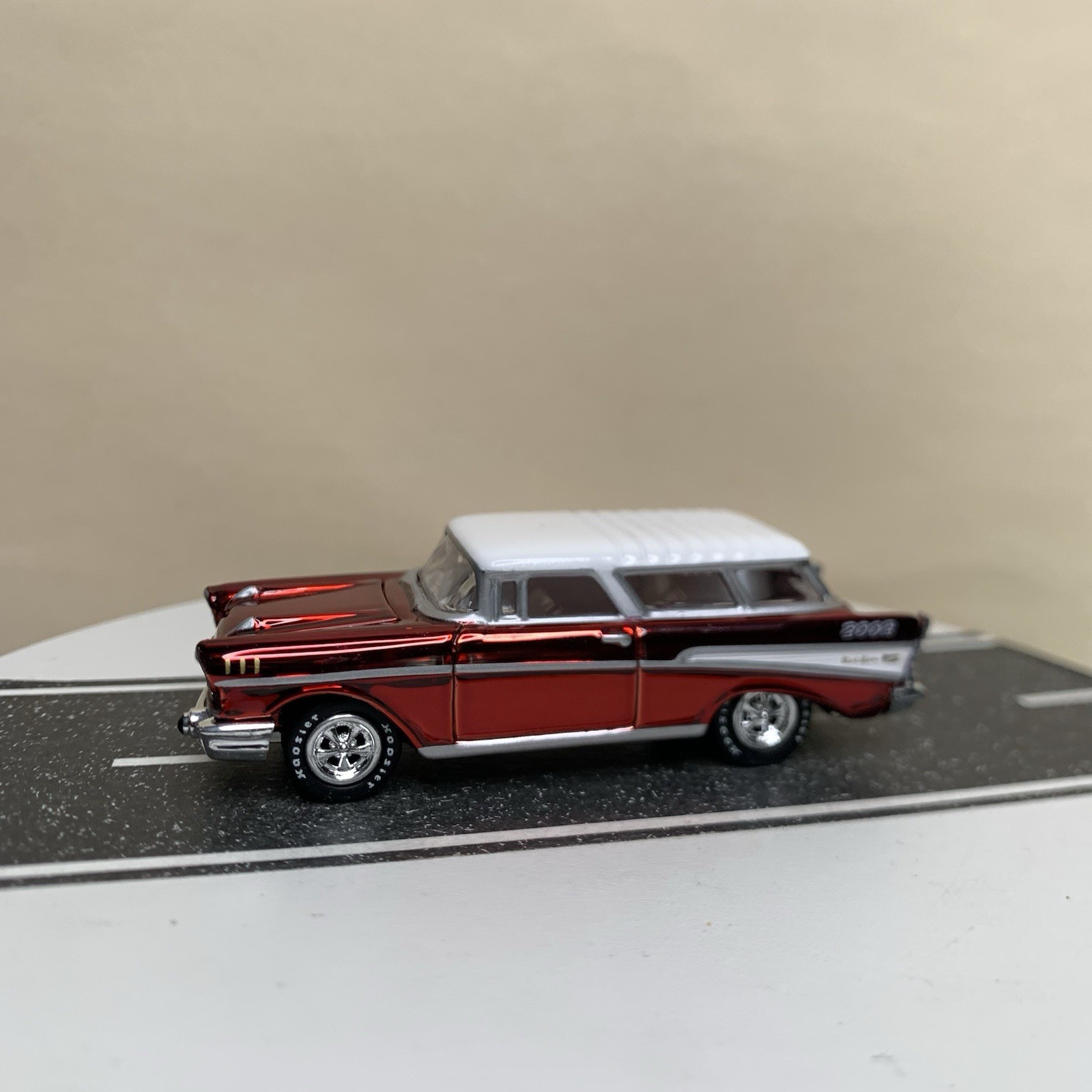 2002 Johnny Lightning Holiday Classics 1957 Chevy Nomad Wagon Red Chrome 1:64 NM