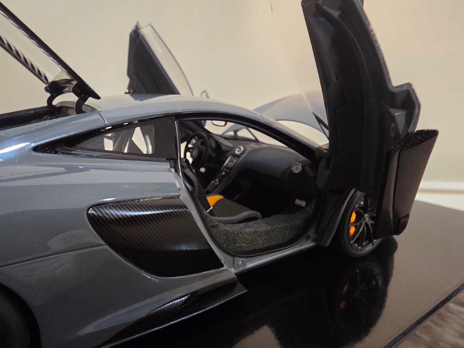 AUTOart 1/18 Mclaren 675LT Chicane GREY 76047