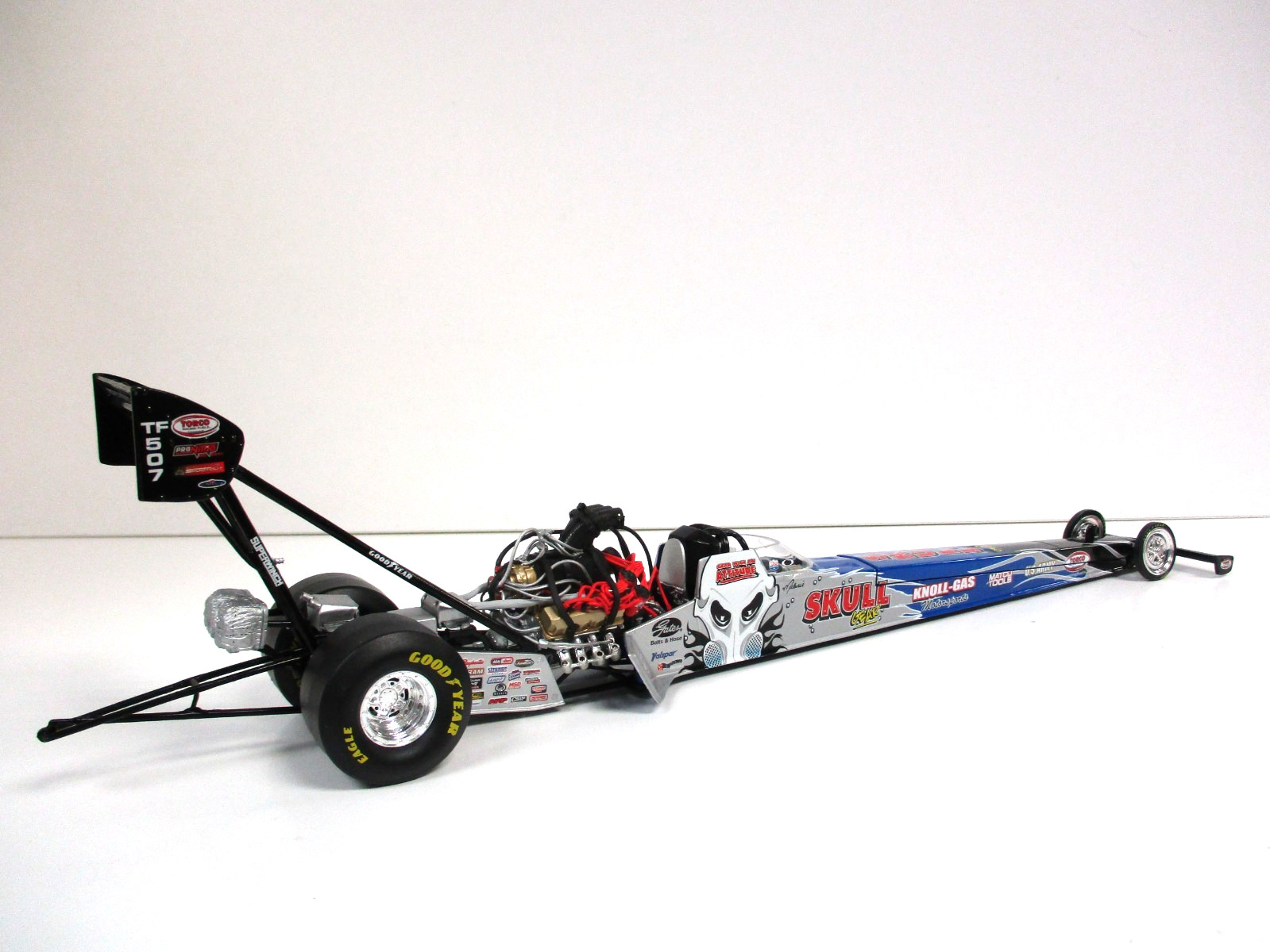 ACTION – MELANIE TROXEL SKULL GEAR TORCO 2006 NHRA TOP FUEL DRAGSTER 1/24