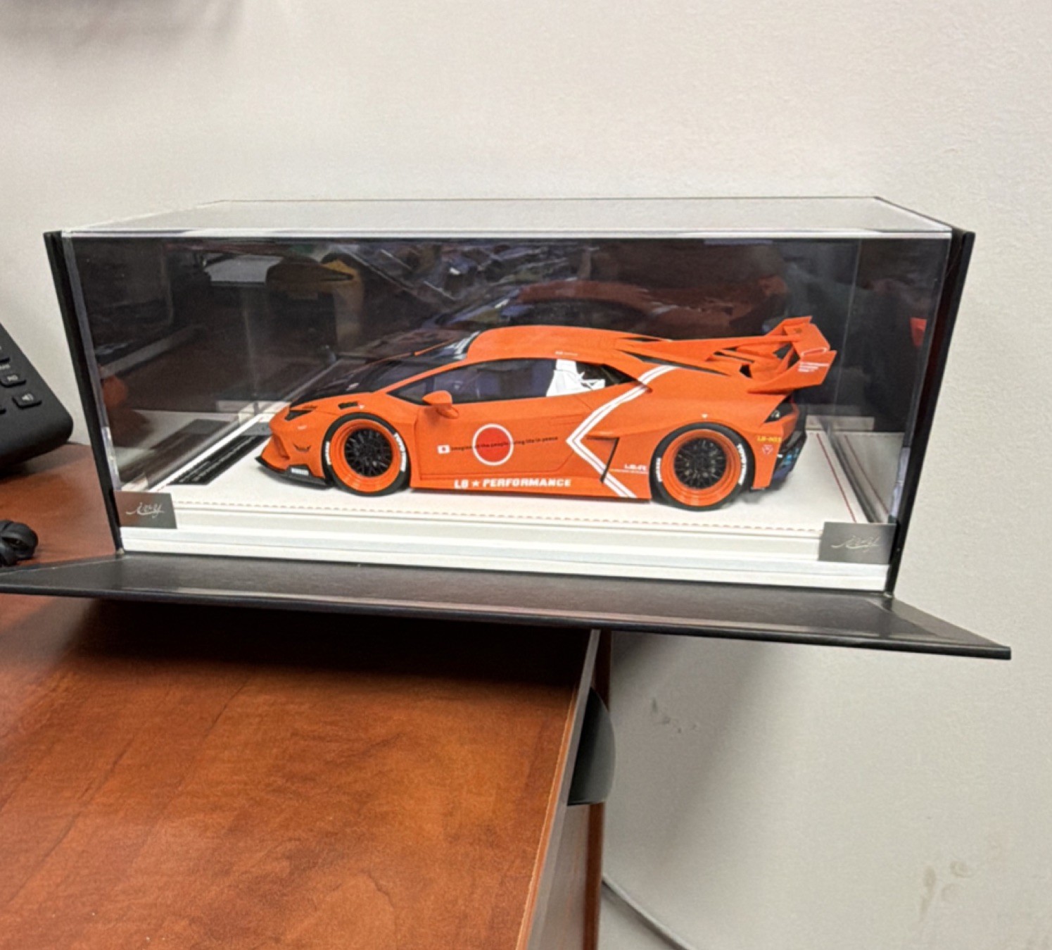 Ivy Merit Lamborghini Huracan GT Orange 1:18 Diecast Car with Case