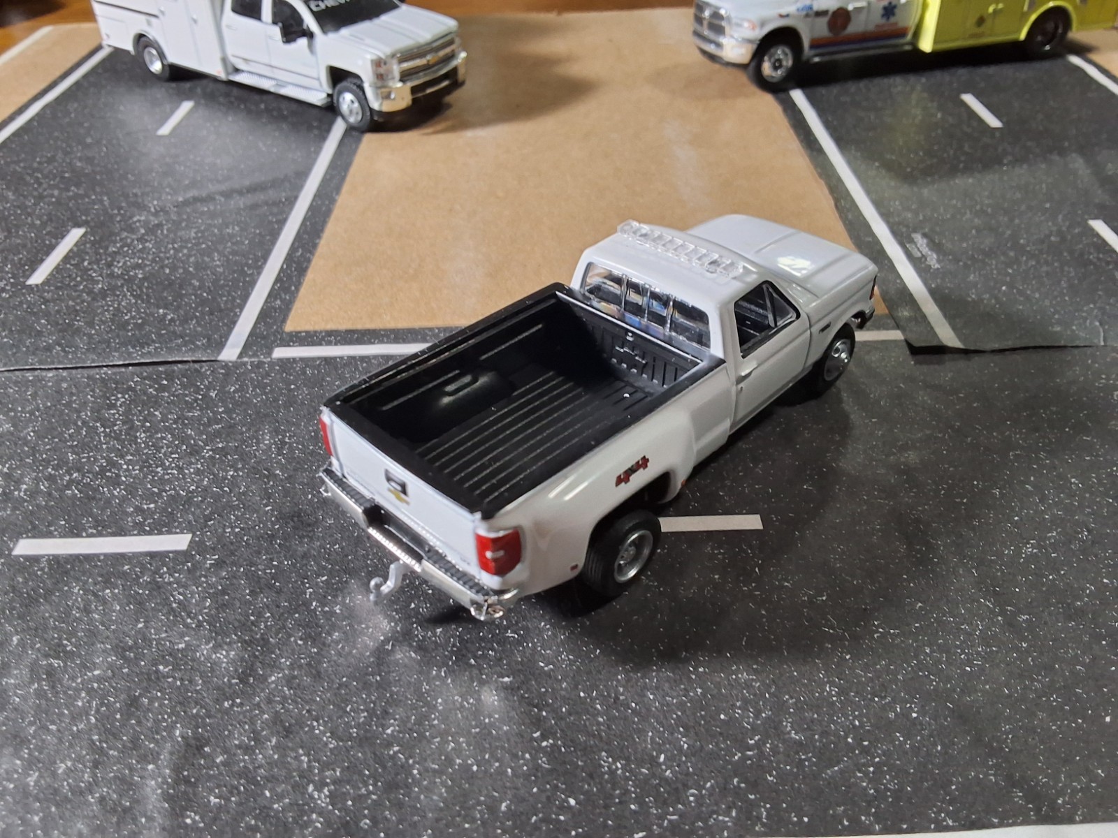 Greenlight Custom Kitbash Ford F-350 4X4 Dually work Truck