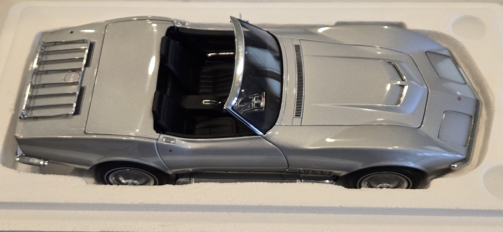**READ** RARE 1/18 Autoart 1969 Chevrolet Corvette Cortez Silver Diecast