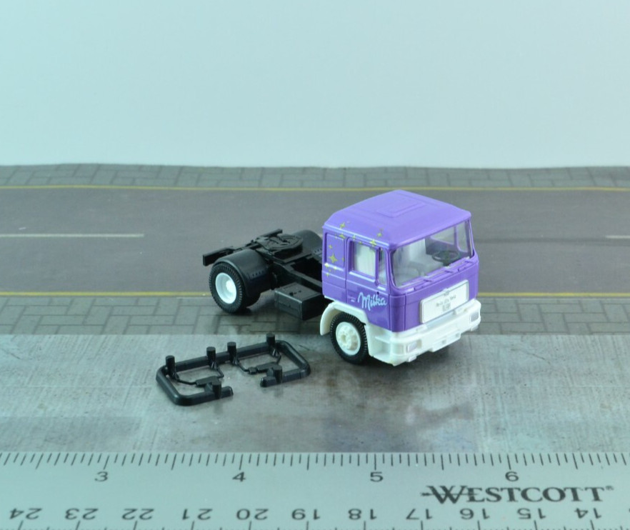 Herpa MAN Tractor Unit Truck Purple – White 1:87 HO Scale (HO5326)