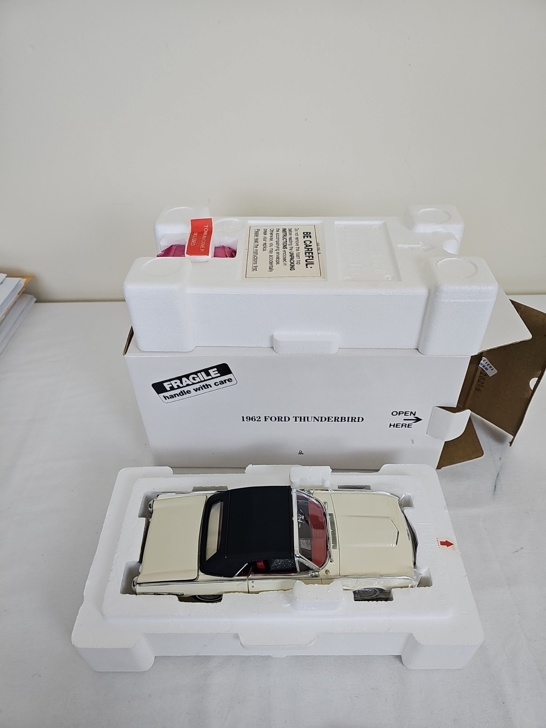 Vintage Danbury Mint 1962 Ford Thunderbird 1:24 Diecast, Removable Top