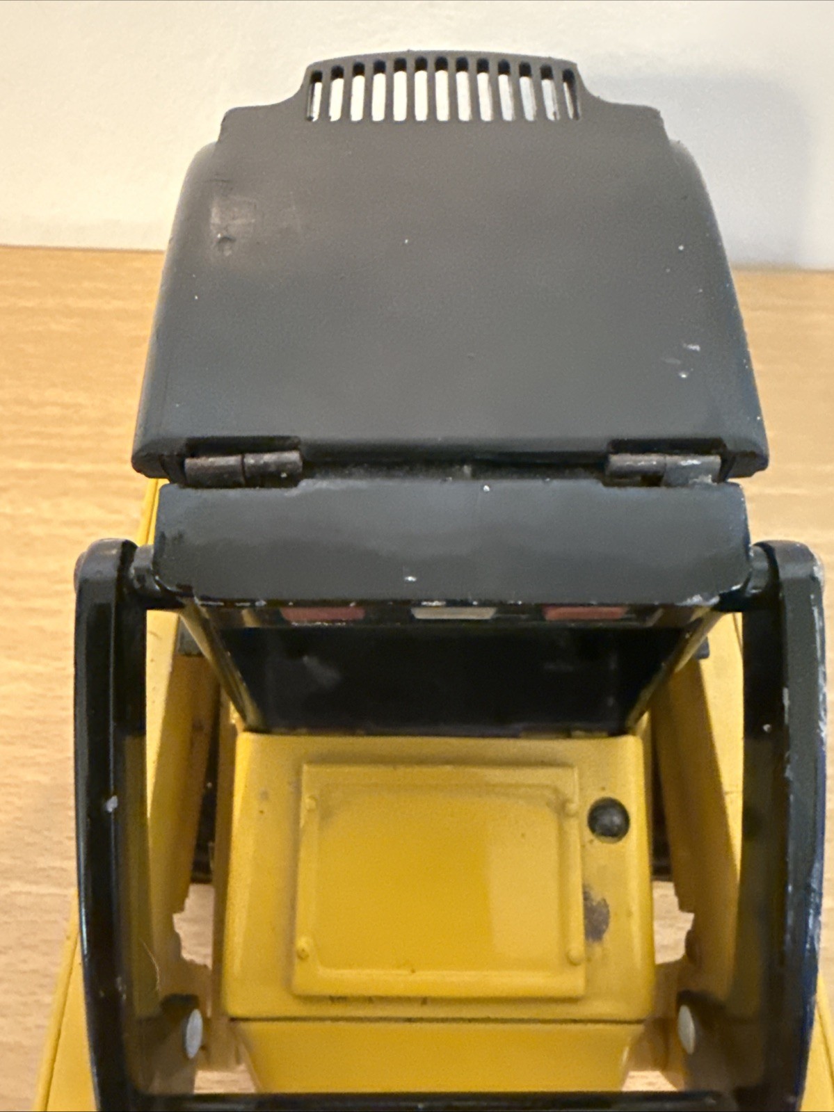 ERTL John Deere 320 Skid Loader VERY HEAVY
