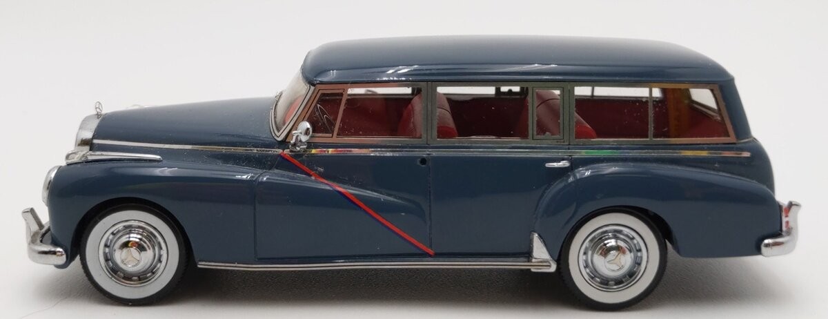 Matrix MX51302-022 1:43 Scale 1956 Mercedes-Benz 300C Station Wagon EX
