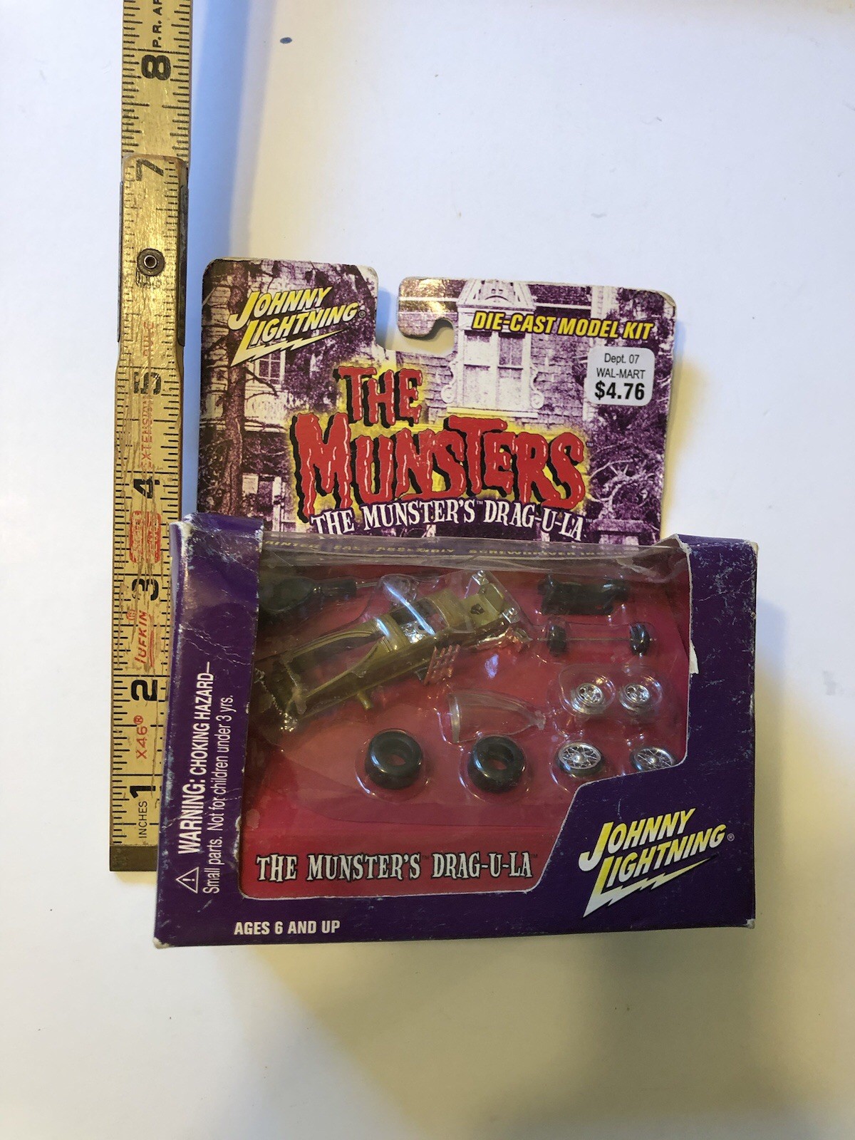 SEALED CONTENTS 2002 JOHNNY LIGHTNING THE MUNSTERS Drag-U-La DIE-CAST MODEL KIT