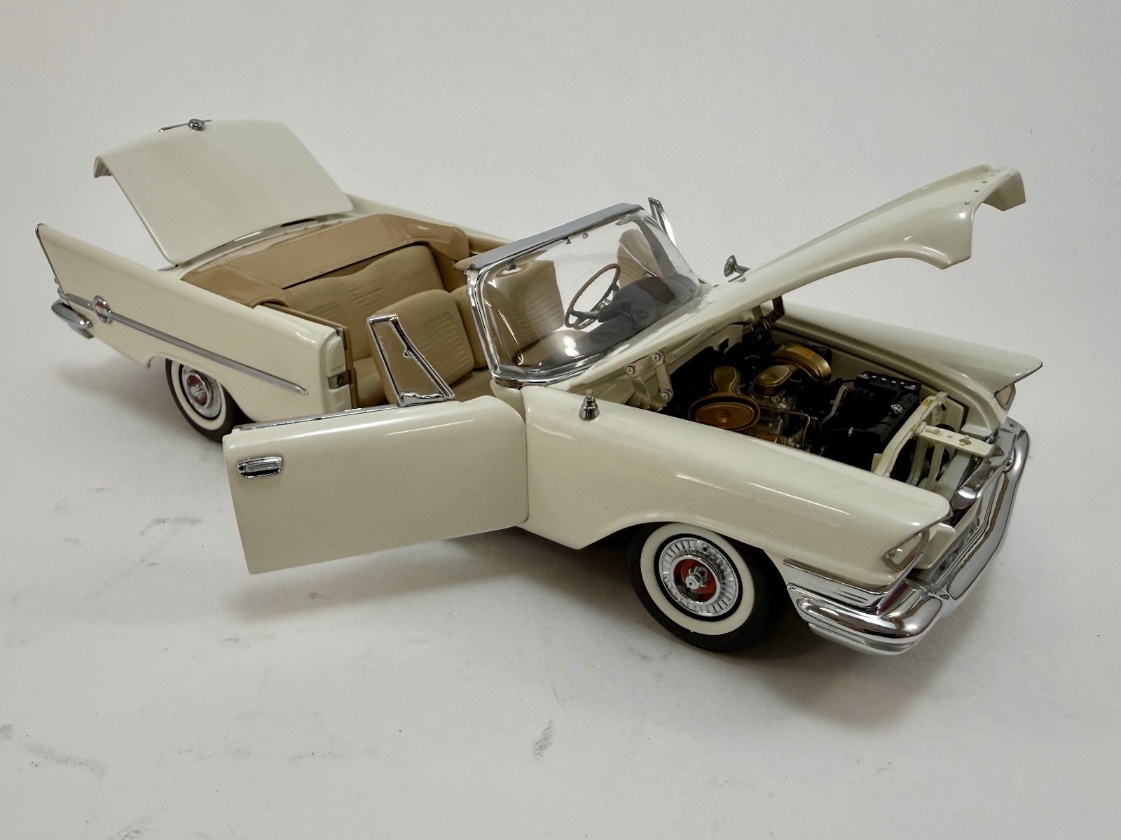 Danbury Mint 1957 Chrysler 300C Convertible 1:24 Diecast Model Car Original Box