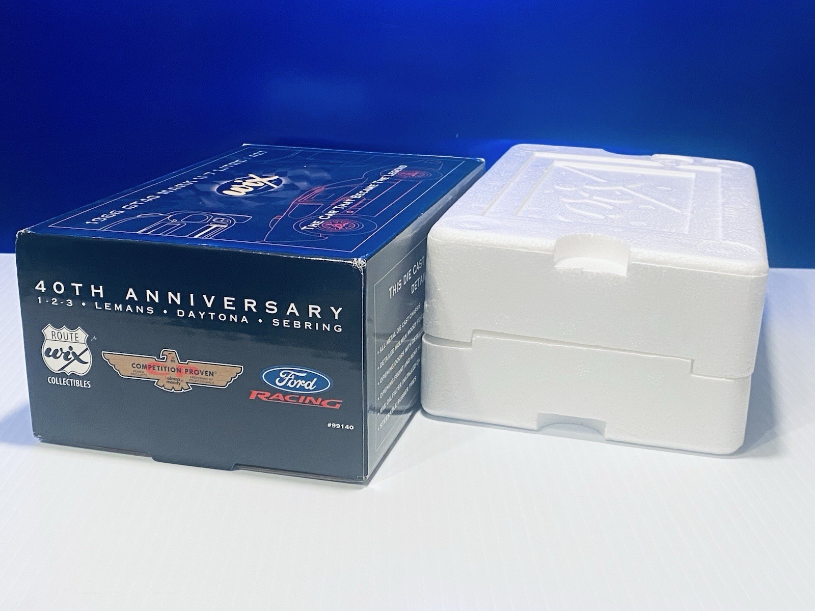 Wix 1966 Ford GT40 + Box & COA +5 Am. Diorama Race Day Figures + Custom Display