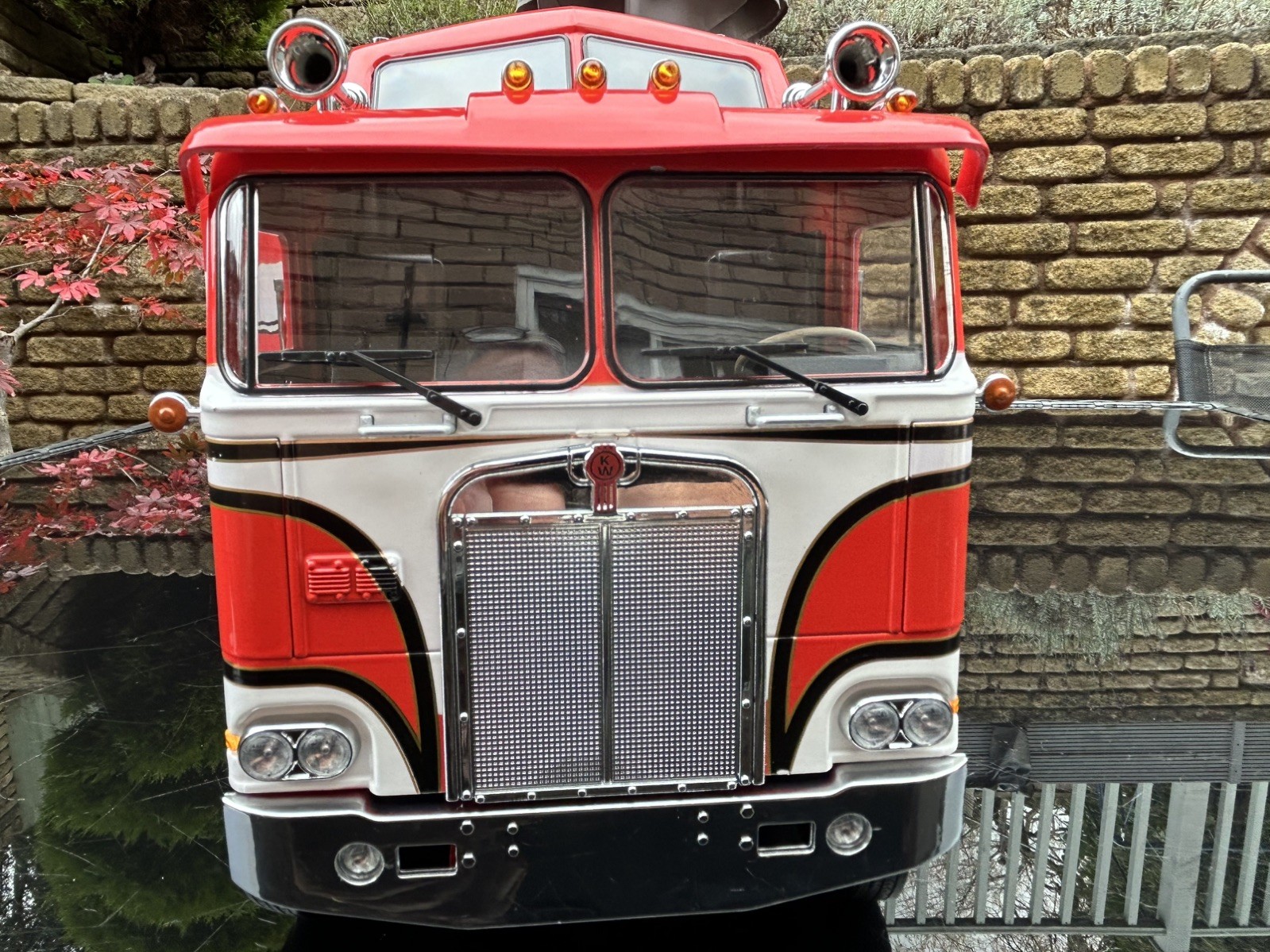 Road Kings 1/18 Scale Kenworth Truck & trailer , Bj and the bear colour scheme