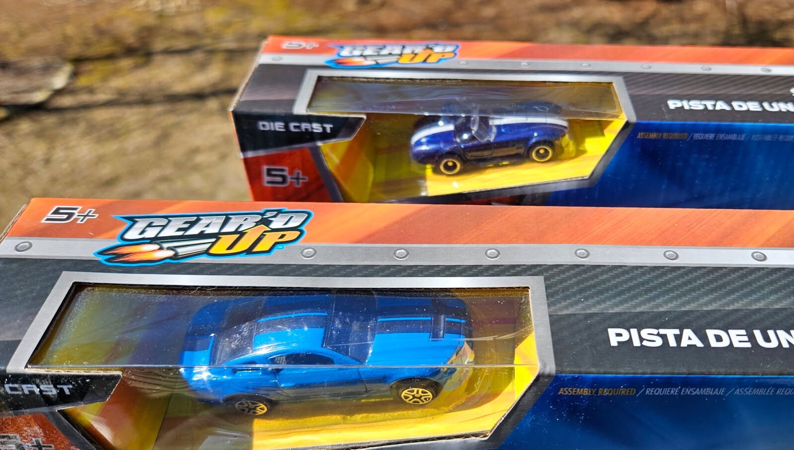 Ford licensed Gear’d Up 1/64 diecast car jump track set Shelby Cobra and GT500