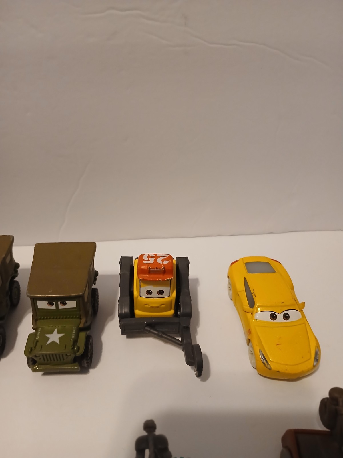 Disney Pixar Cars Lot Bundle of 26 Cars Die Cast And Plastic Lightning Mcqueen